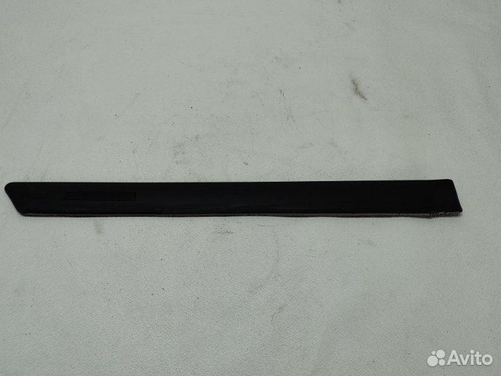 Накладка двери задняя правая Mitsubishi Carisma