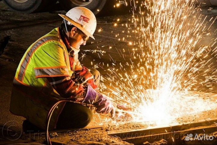 Газорезчик металлолома