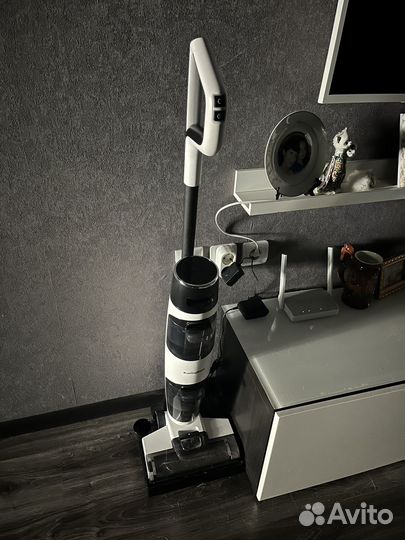 Вертикальный беспроводной моющий пылесос