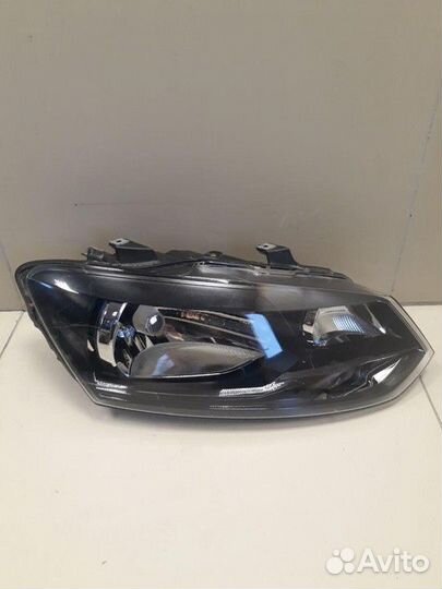 Фара правая Volkswagen Polo