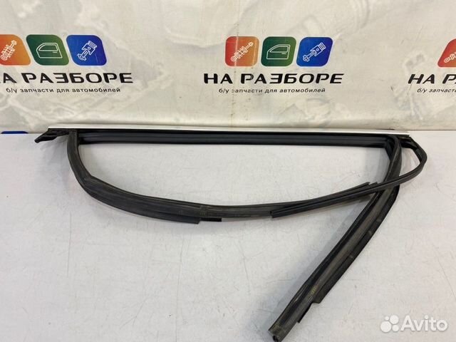 Уплотнительная резинка стекла двери задняя правая