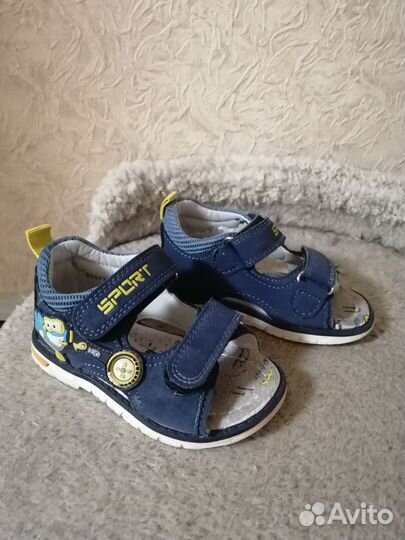 Детские сандалии
