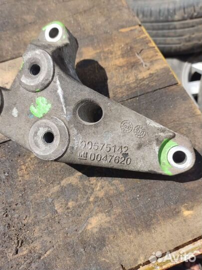 Кронштейн МКПП F17 Opel