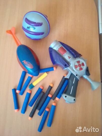 Игрушки из Мак Дака Нёрф +пистолет