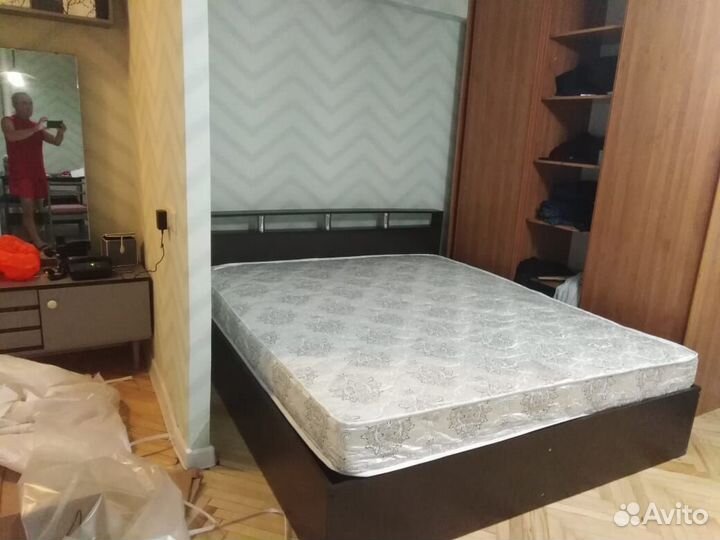 Кровать с матрасом