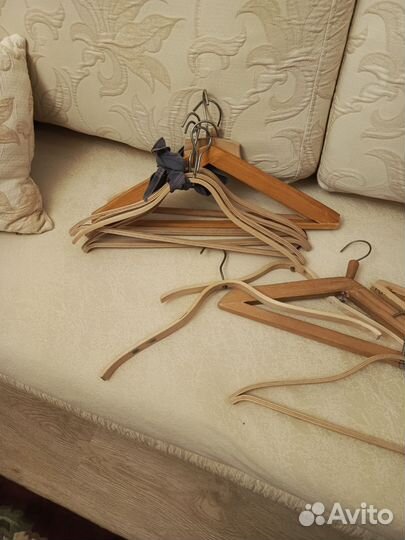 Вешалка плечики дерево