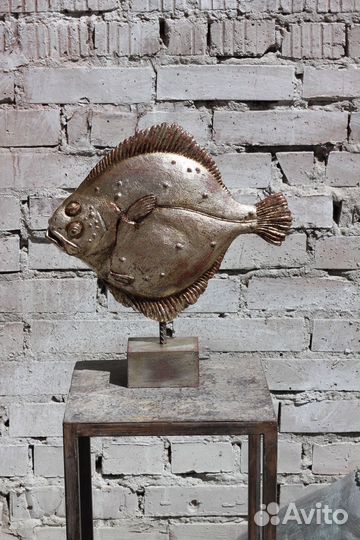 Скульптура рыбы 