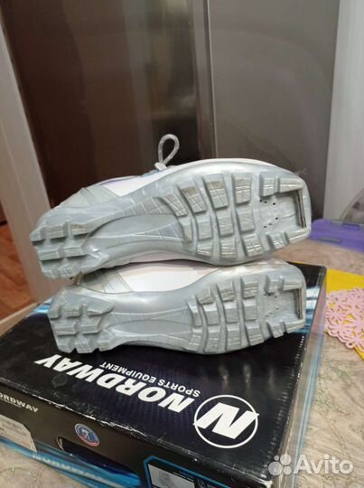 Лыжные ботинки 35р