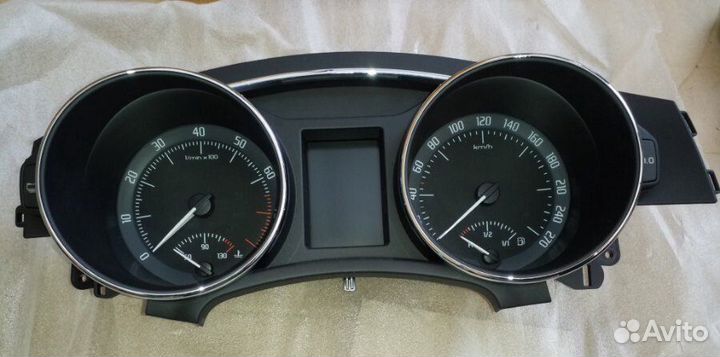 Щиток приборов левый Skoda Superb