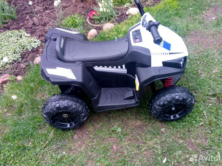 Детский квадроцикл на аккумуляторе