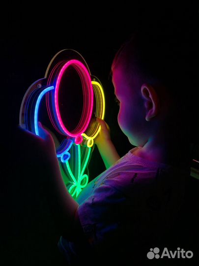 Неоновая вывеска готовая 0022