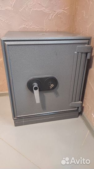 Настоящий взломостойкий банковский сейф