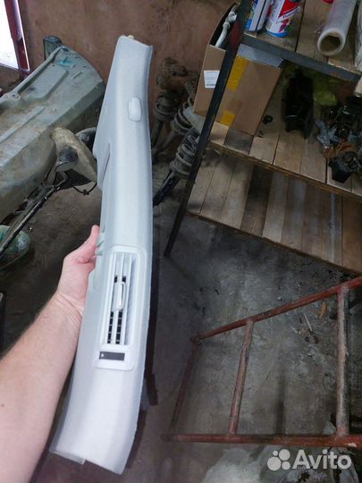 Обшивка средней стойки правая Audi A6 C6