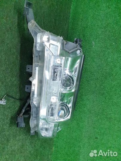 Фара левая Toyota Land Cruiser 200 (2015-2021) LED