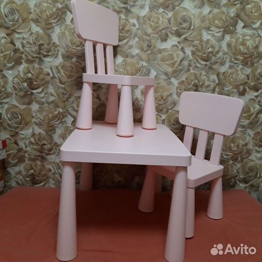 Детский столик ikeaмаммут и 2 стульчика