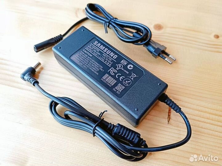 Блок питания телевизора Samsung 19V 3.474A