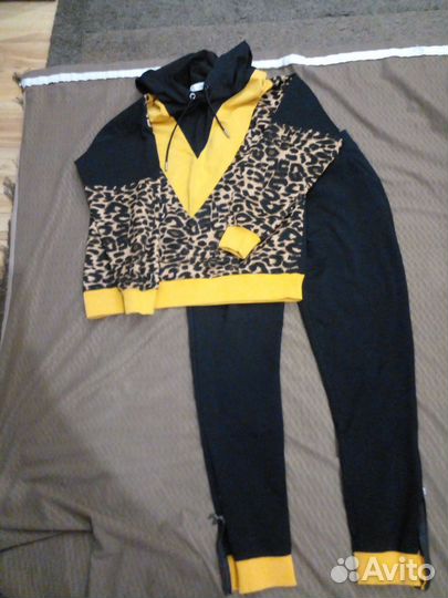 Спортивный костюм женский