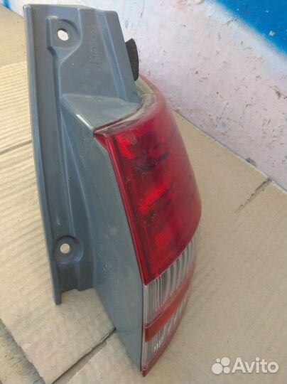 Фонарь задний правый Toyota Estima III (2006—2008)