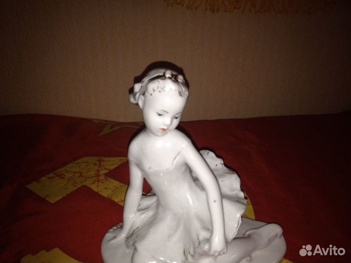 Фарфоровая статуэтка. лфз