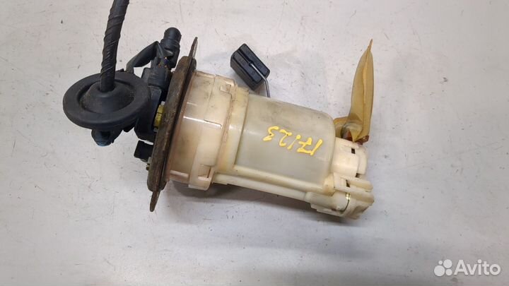 Насос топливный электрический Toyota Matrix, 2004