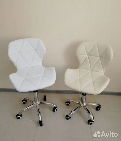 Стул для мастера педикюра, косметолога