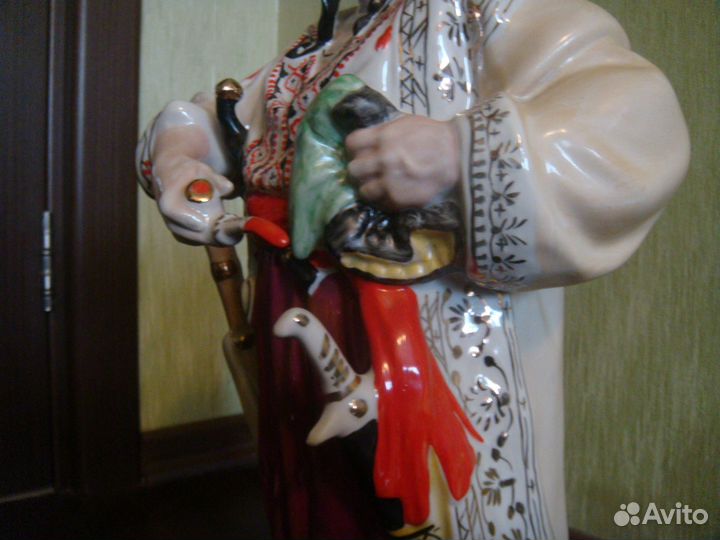 Очень большая статуэтка 