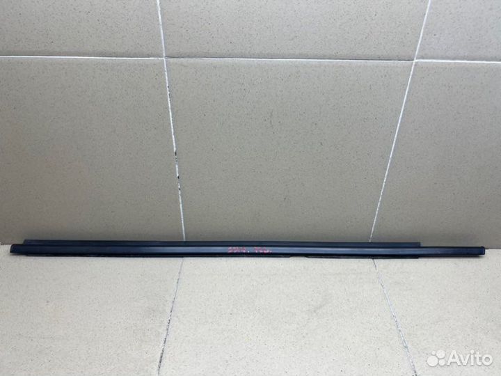 Накладка стекла переднего левого Suzuki Sx4 седан