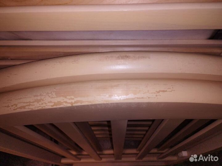 Детская кроватка с маятником и матрасом