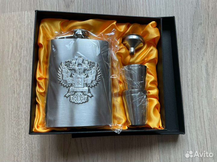 Фляжка и рюмки подарочный набор