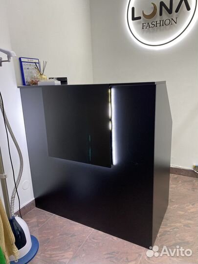 Стойка ресепшн