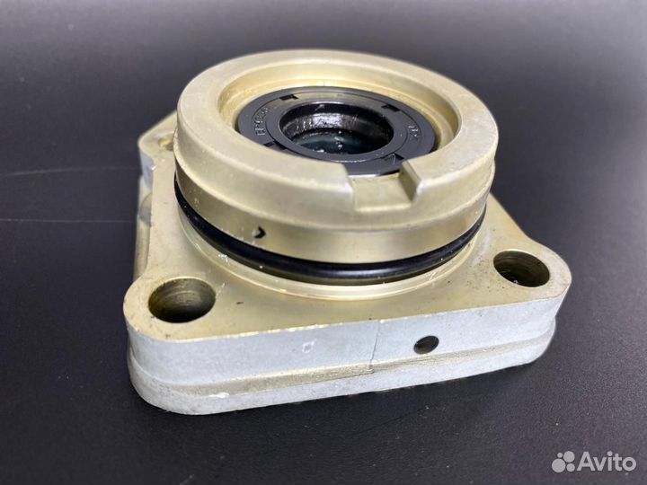 Основание помпы Tohatsu/Mercury 40-50 3ц, с сальни