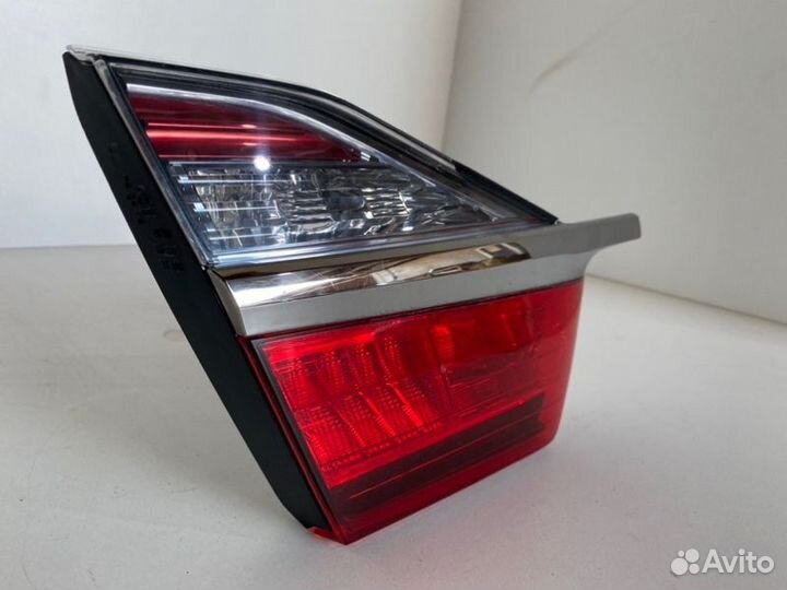 Фонарь внутренний задний левый Toyota Camry V55