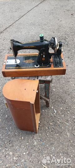 Продается ручная швейная машинка 