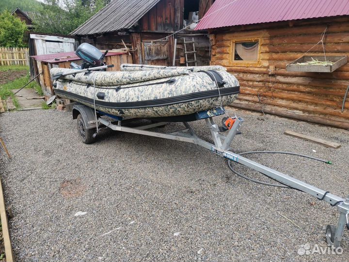 Лодка с мотором