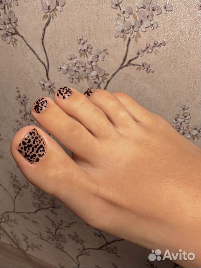 Маникюр педикюр 990 В студии