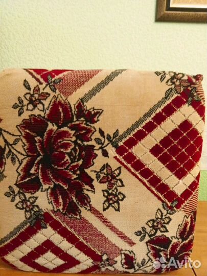 Табурет маленький, ручная работа, винтаж,крепкий