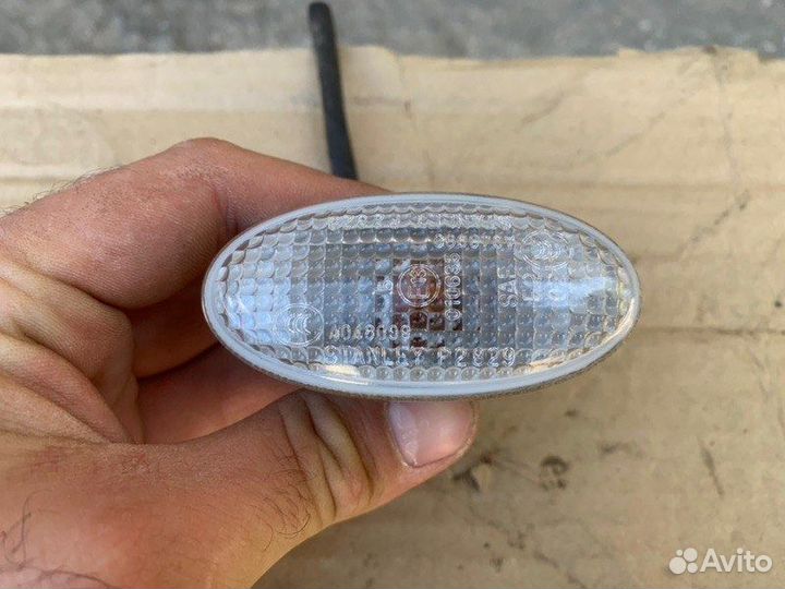 Повторитель поворота в крыло передний Mazda Mazda