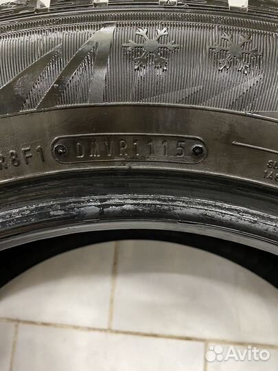 Dunlop SP Winter Ice02 215/60 R16