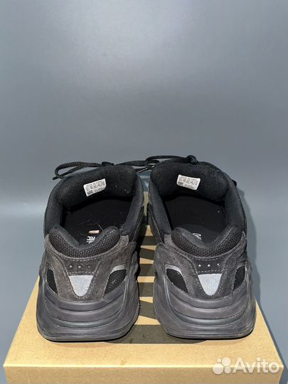 Кроссовки Adidas Yeezy Boost 700 v2 