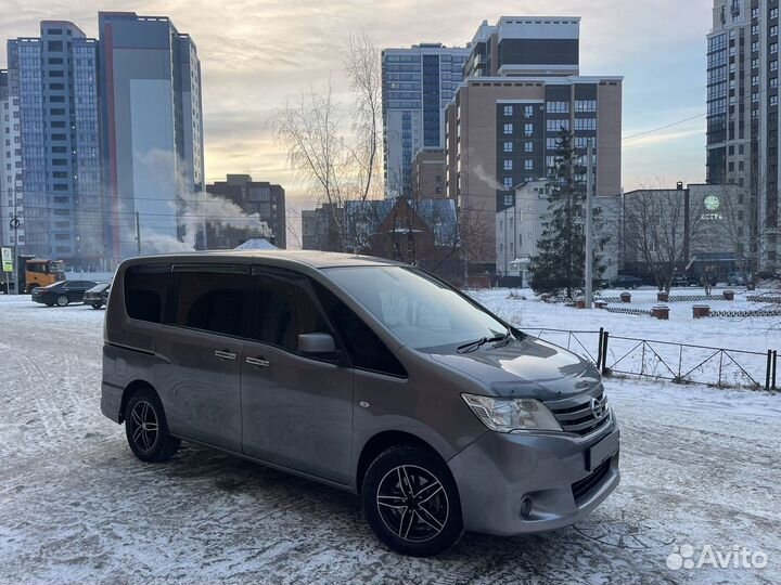 Nissan Serena 2.0 CVT, 2011, 201 195 км