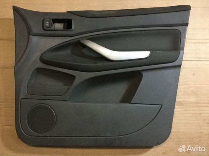 Обшивка двери передней правой Ford Kuga 2008-2012