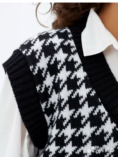 Жилет вязаный женский