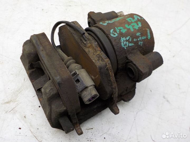 Суппорт тормозной передний правый Seat Leon 2009-2