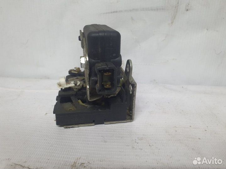 Замок двери передний правый Рено Logan седан 2012