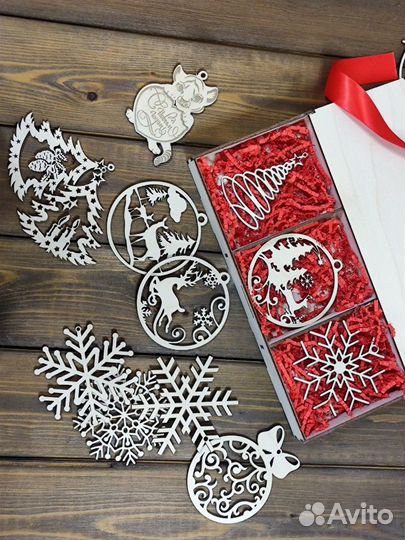 Набор новогодних украшений на елку из дерева