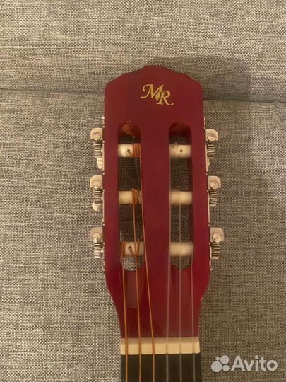 Акустическая гитара