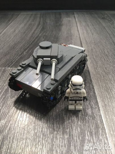 Lego танк