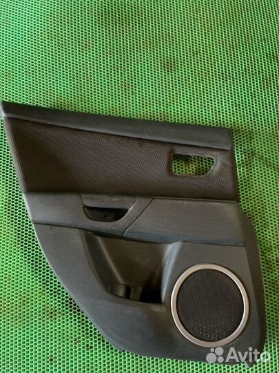 Обшивка карта двери задняя левая Mazda 3 BK