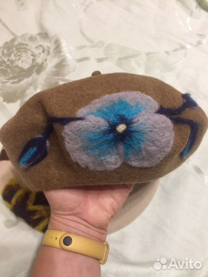 Берет из шерсти с валяным узором