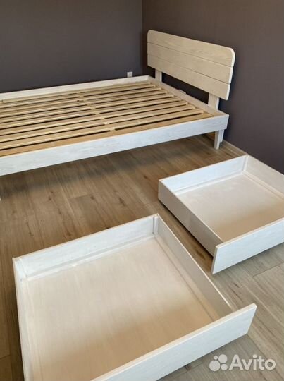 Кровать